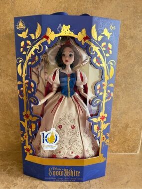 DISNEY SNOW WHITE SHANGHAI LIMITED EDITION 17” DOLL DISNEYLAND